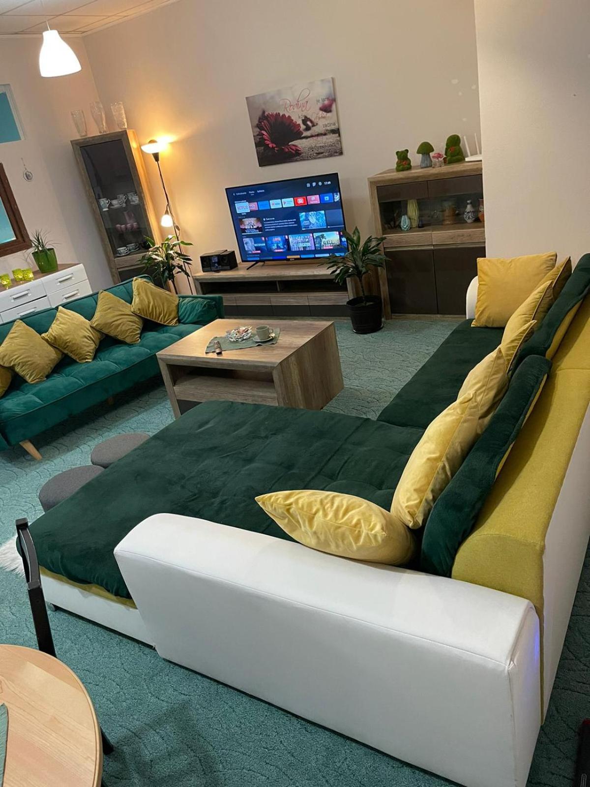 Velky Apartman Братислава Экстерьер фото