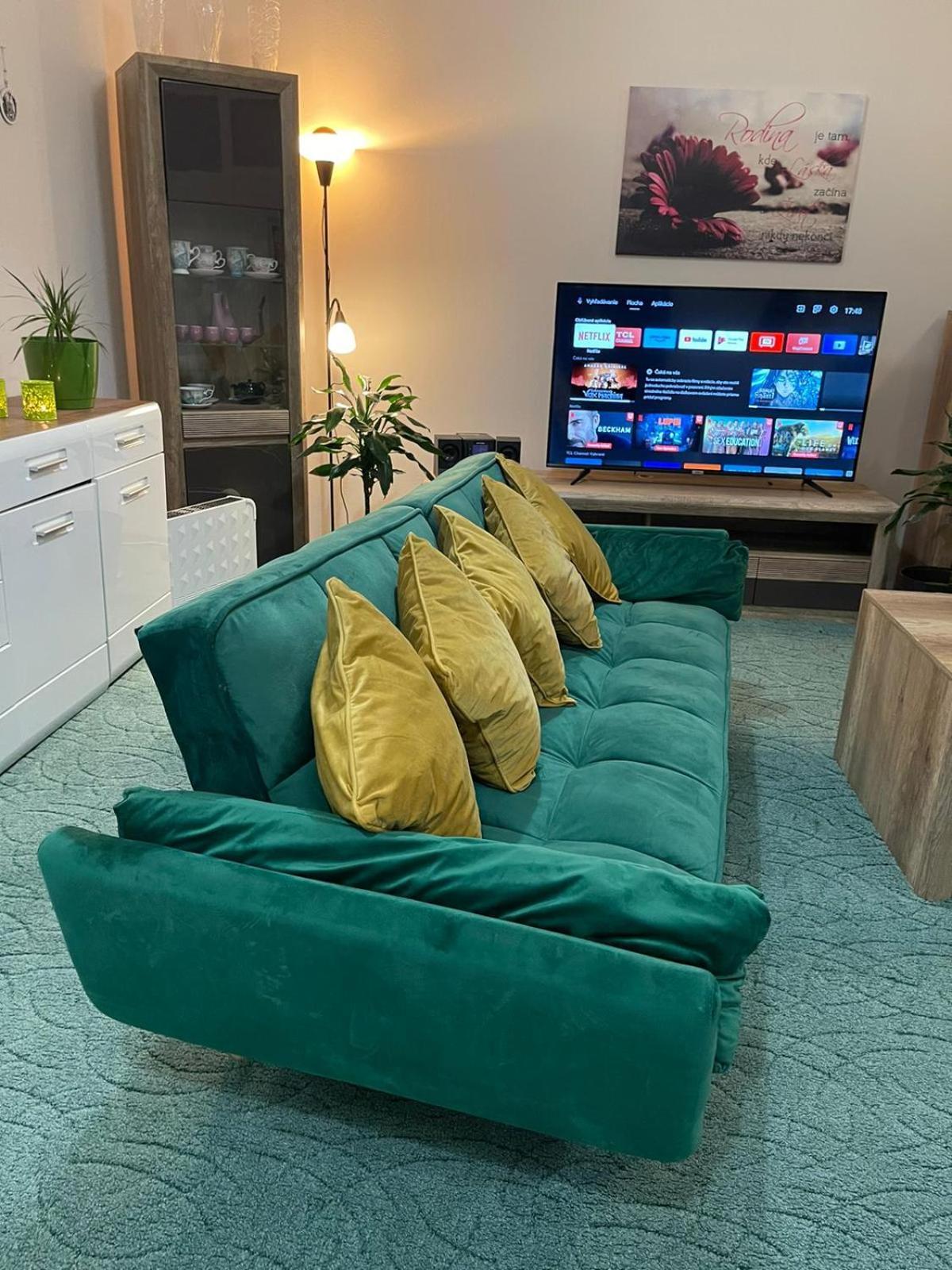 Velky Apartman Братислава Экстерьер фото