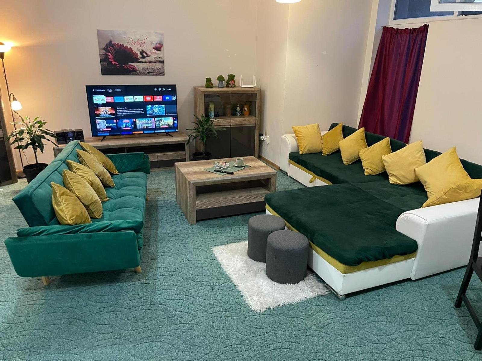 Velky Apartman Братислава Экстерьер фото